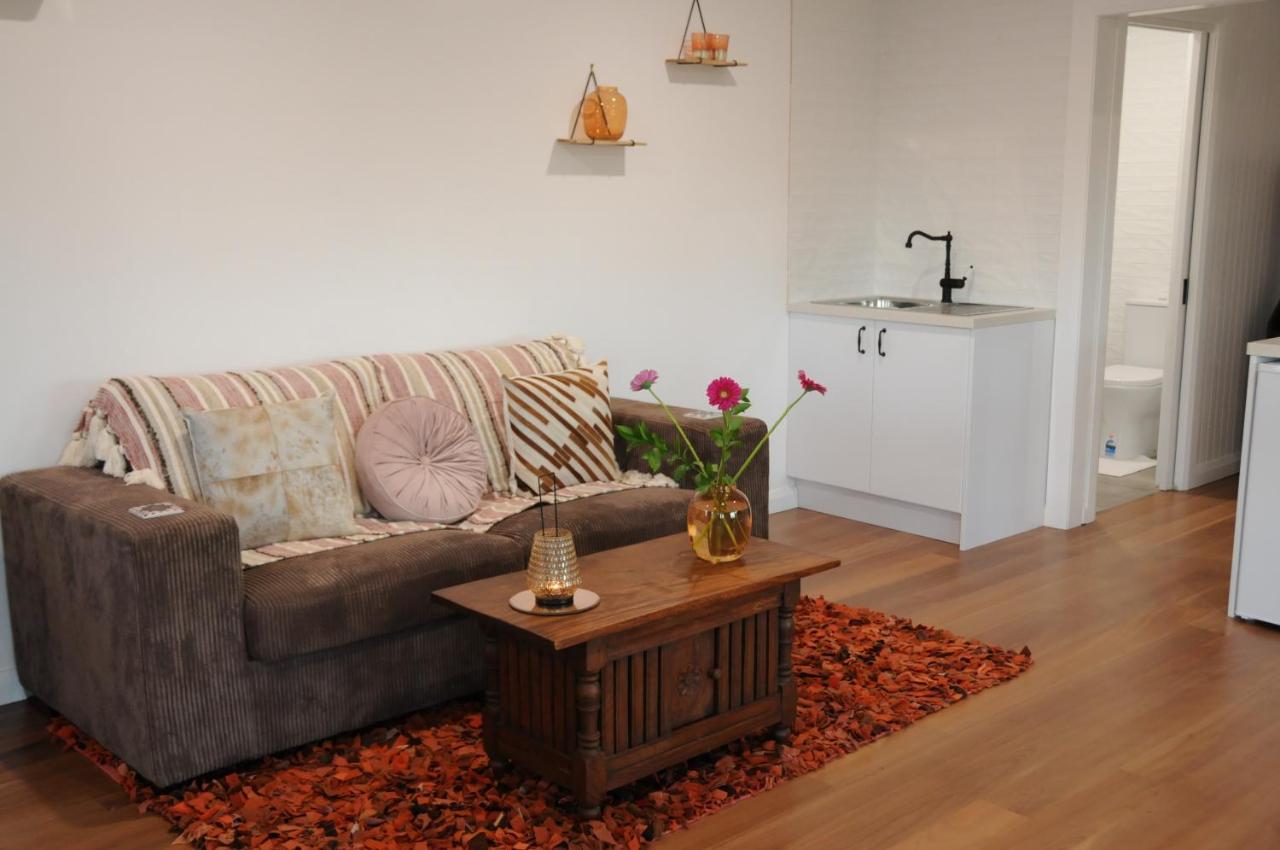Wagtail Nest Country Retreat - Longford Vic 3851 Bed & Breakfast Sale Exterior photo